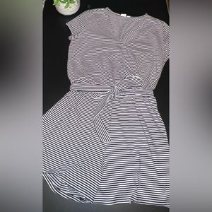 GAP Navy & White Striped V-Neck Tie Belt Romper Medium Like new